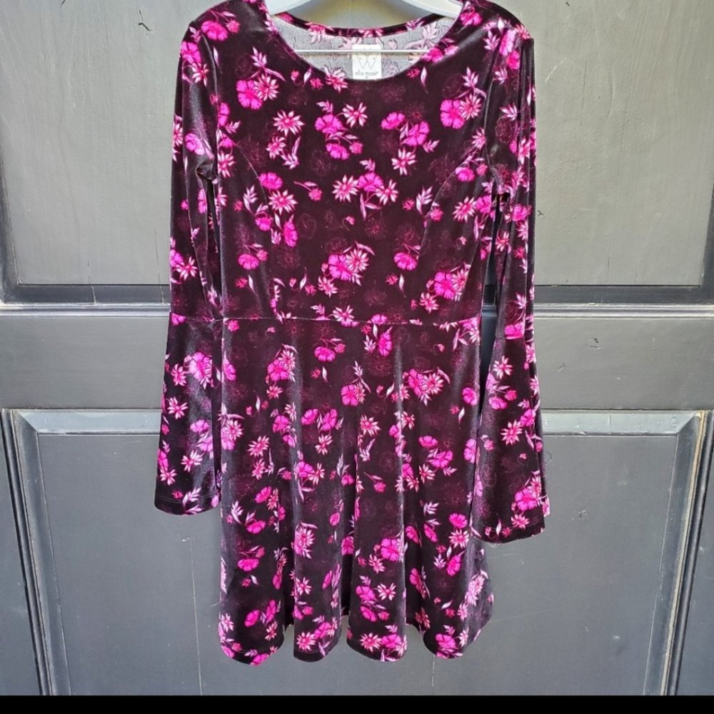 GIRLS VELVET BELL SLEEVE DRESS